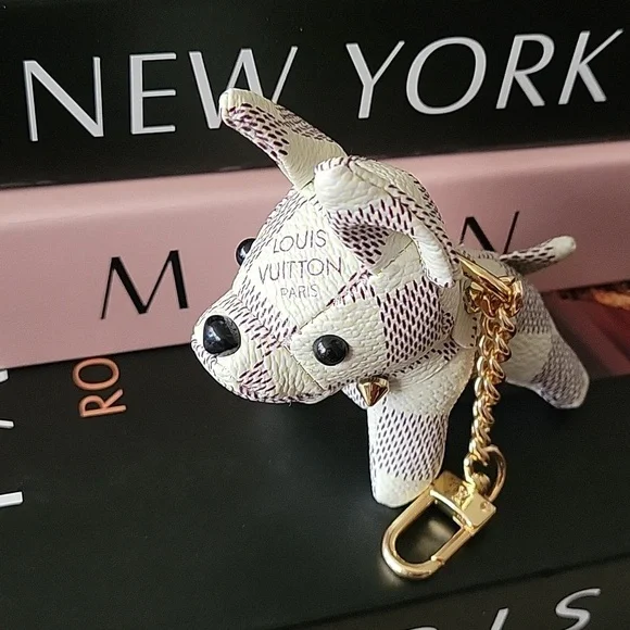 🆕️Luxury 🐕 White Doggie Damier azur Style Leather Novelty Keychain / Bag Charm - Picture 1 of 16